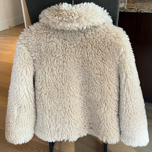 LIKE NEW TEDDY COAT! - Picture 3 of 8